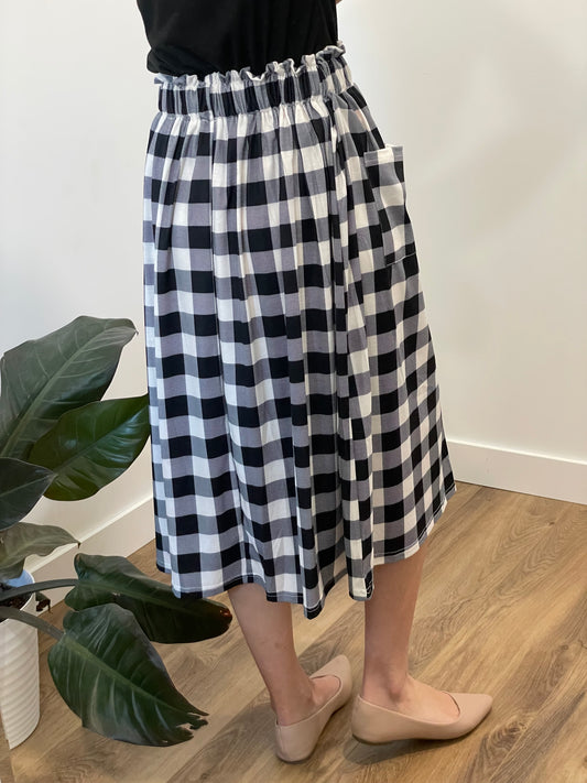 Huntley Button Detail Pocket Skirt in Plaid Black - Ladies & Lavender Boutique
