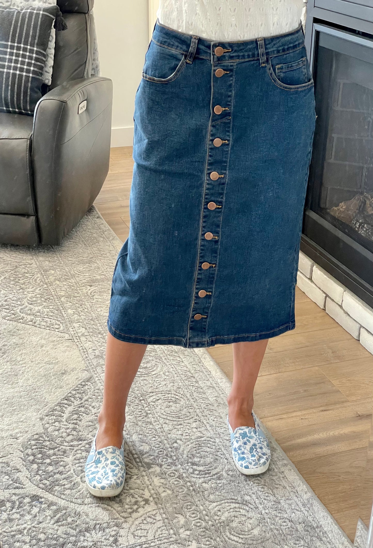 "Quinn" Button Down Denim Midi Skirt in Dark Wash - Ladies & Lavender Boutique