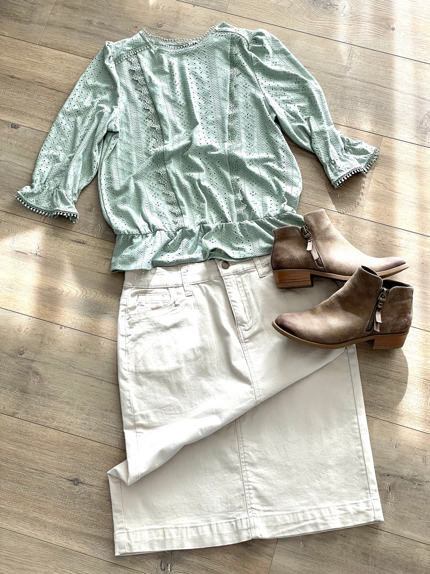 "Brooklyn" in Natural - Ladies & Lavender Boutique